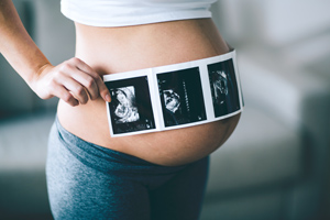 怀孕第4个月时可以揉捏乳房吗？